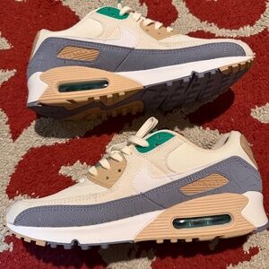 New Air Max 90 size 9.5 Limited Edition Moving Co. green, tan, gray, white